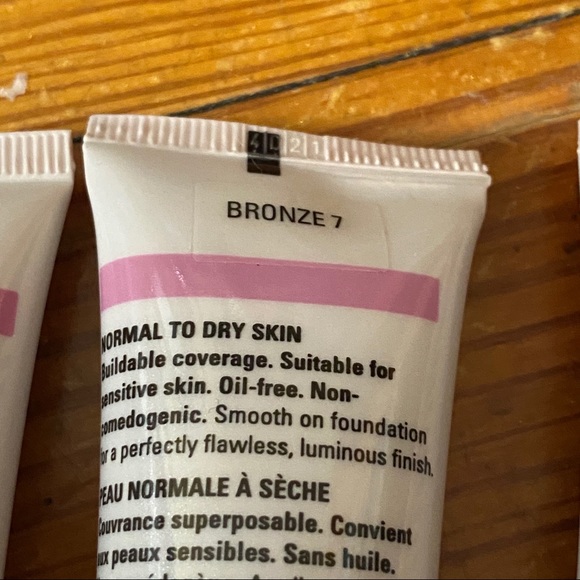 Mary Kay Luminous Wear Foundation - Picture 4 of 5